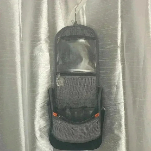 Ricardo Beverly Hills Black & Gray Travel Vacation Toiletry Bag - Picture 2 of 10